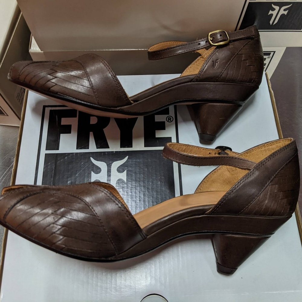 Frye - Ada Vintage Strap - Bark - Picture 2 of 11